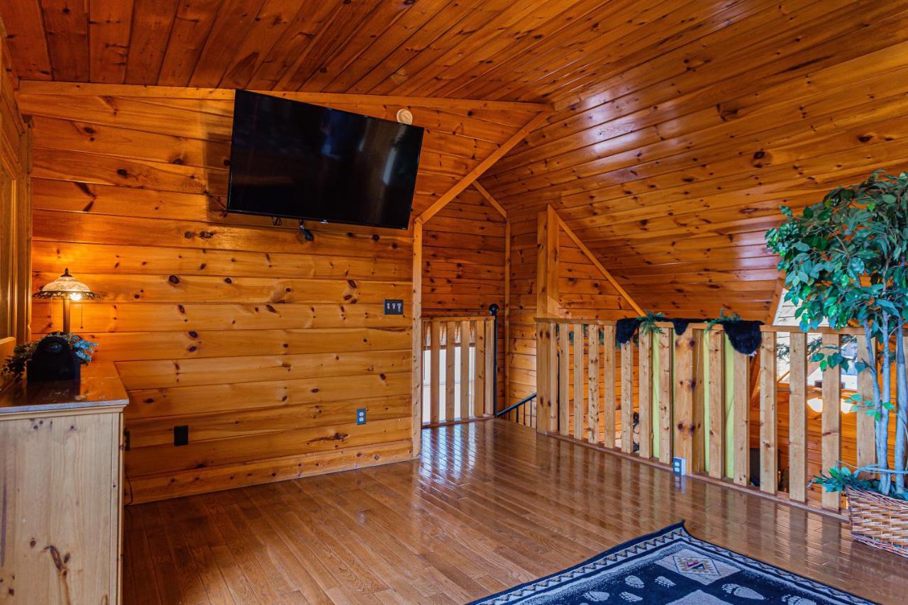 Вилла Bear Claw - Bear Claw Retreat In Pigeon Forge! Экстерьер фото